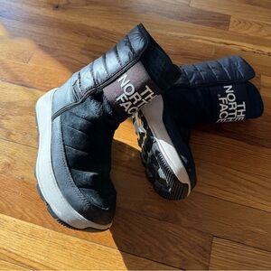 The North Face Women's Black and Gray Winter Boots
